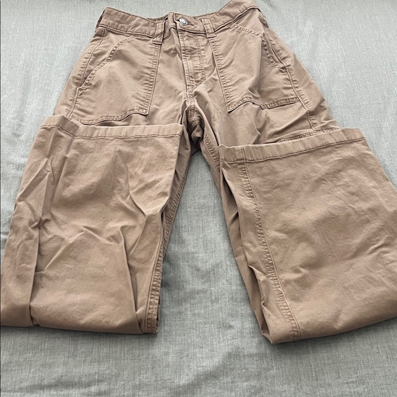 Hollister Women's Tan Straight Leg Cargo Pants - Picture 2 of 5